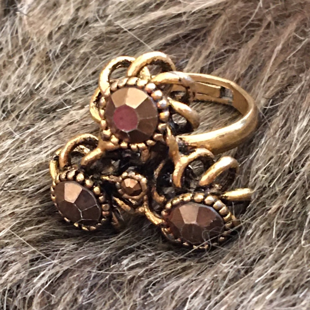 Vintage 60s gold tone faceted glass ring